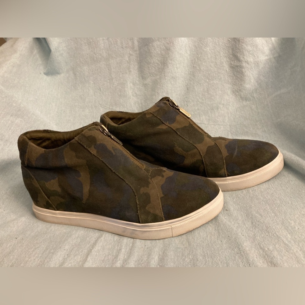 Blondo Glenda Suede Waterproof Wedge Sneakers in Green Camo - Picture 5 of 12
